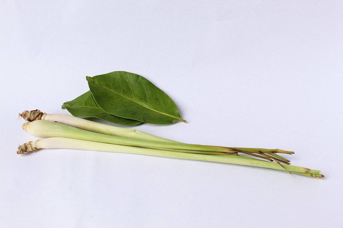 Bay leaves and lemon grass